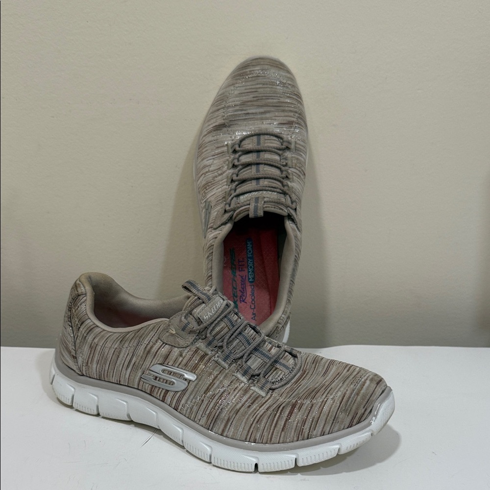 Skechers Air-Cooled Relaxed Fit Tan and Gray Women’s Sneakers (sz 7.5)